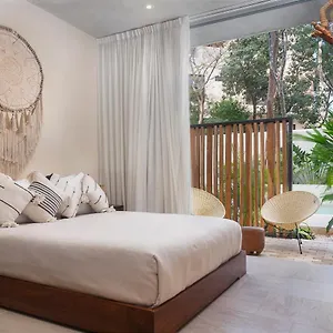 Private Wterrace & Direct Pool Access A104 Tulum